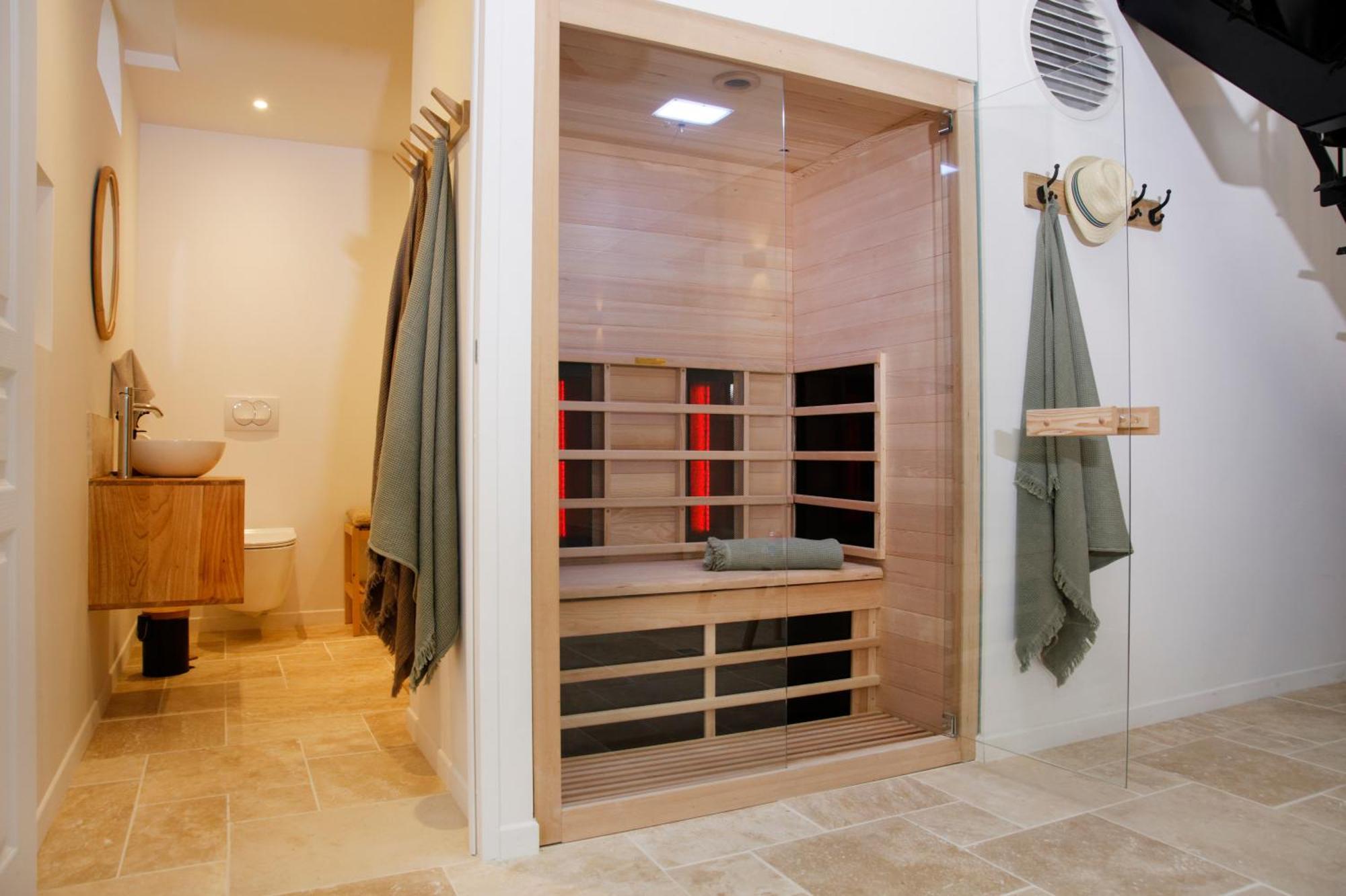 Le Domaine De Soani - Piscine Interieure, Jacuzzis & Sauna Adult Only Saint-Evarzec ภายนอก รูปภาพ