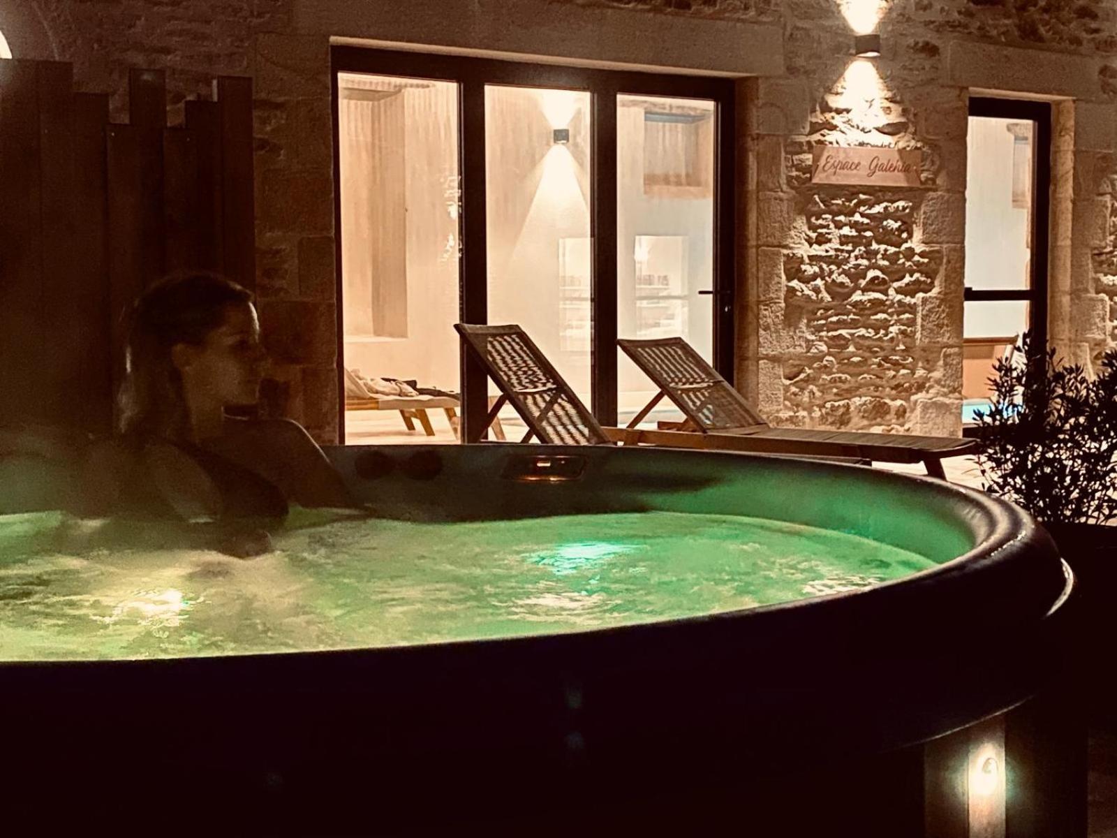 Le Domaine De Soani - Piscine Interieure, Jacuzzis & Sauna Adult Only Saint-Evarzec ภายนอก รูปภาพ